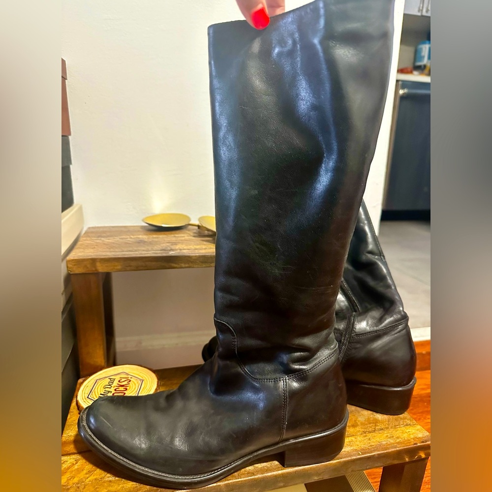 Shearling leather boots size 7. Used.